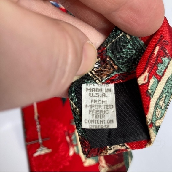 Allyn Saint George Christmas tie made in the USA - Picture 4 of 5